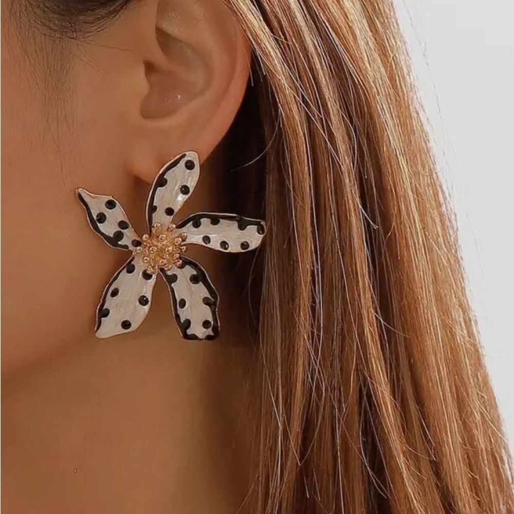 White And Black Polka Dot Flower Earrings